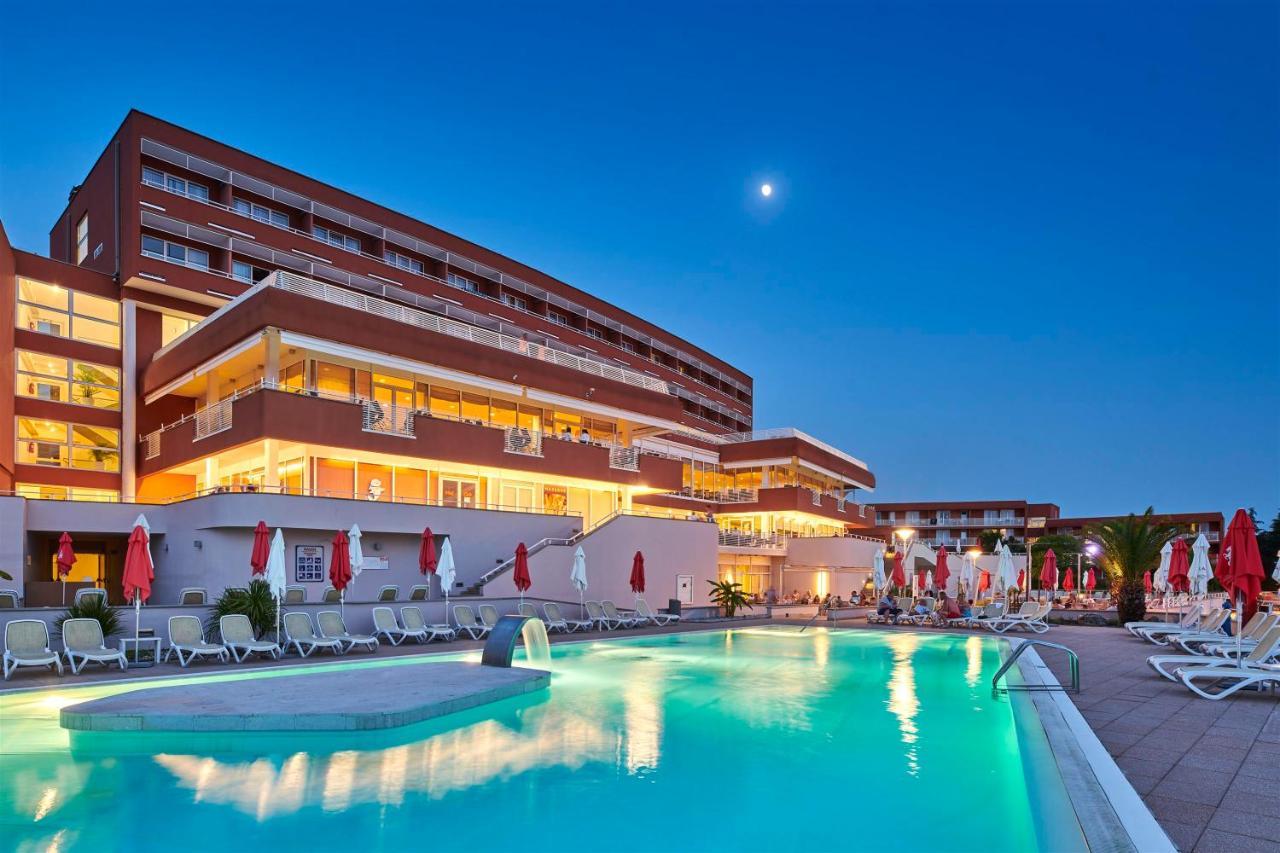 Hotel Albatros Plava Laguna Porec Exterior photo
