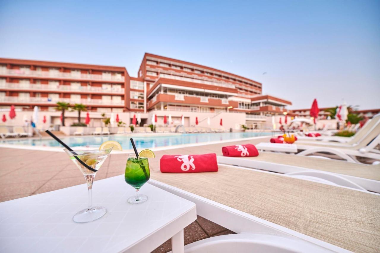 Hotel Albatros Plava Laguna Porec Exterior photo
