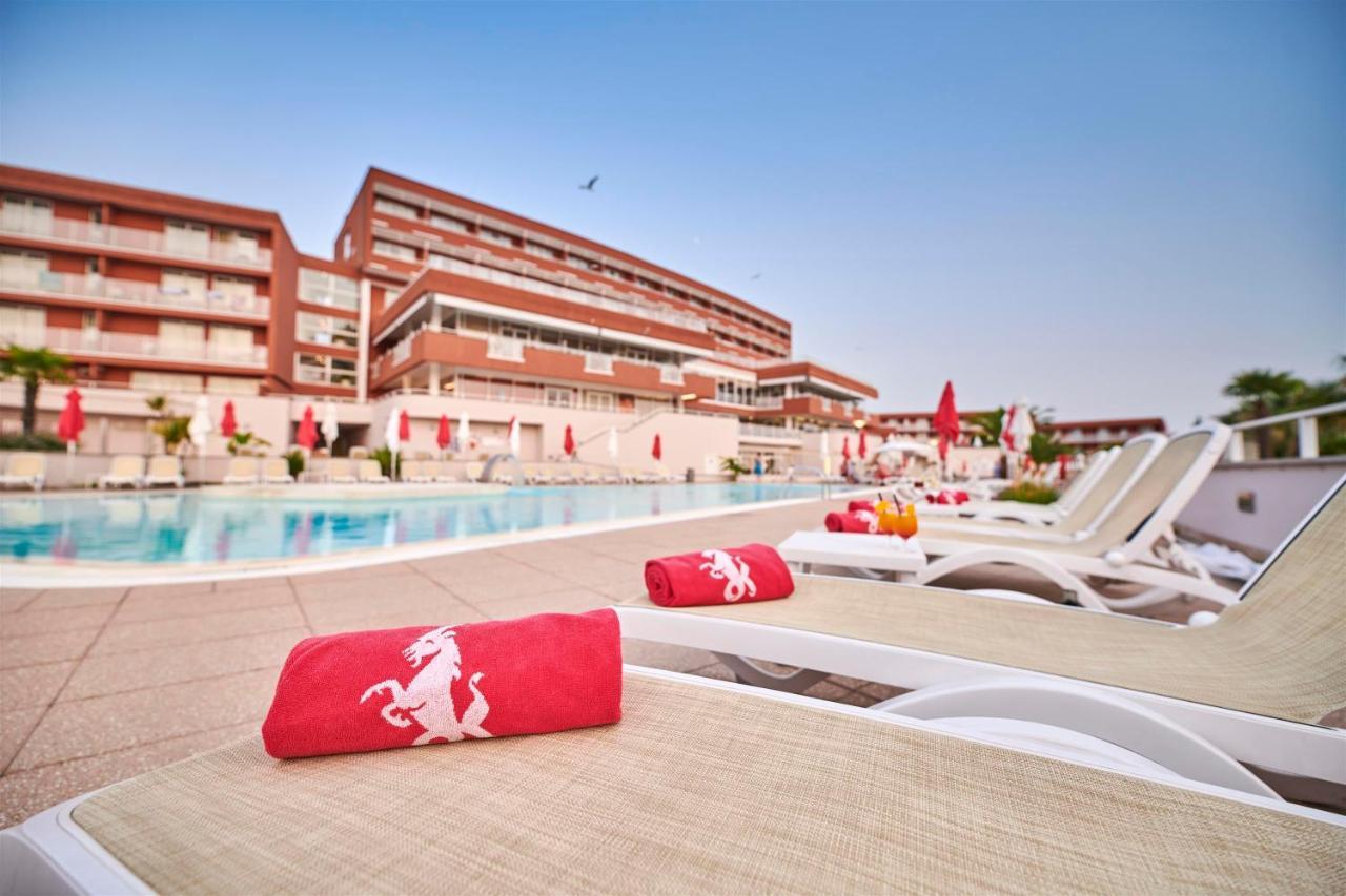 Hotel Albatros Plava Laguna Porec Exterior photo