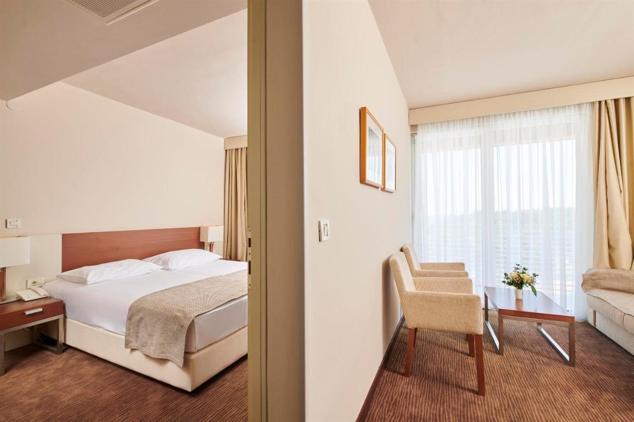 Hotel Albatros Plava Laguna Porec Exterior photo