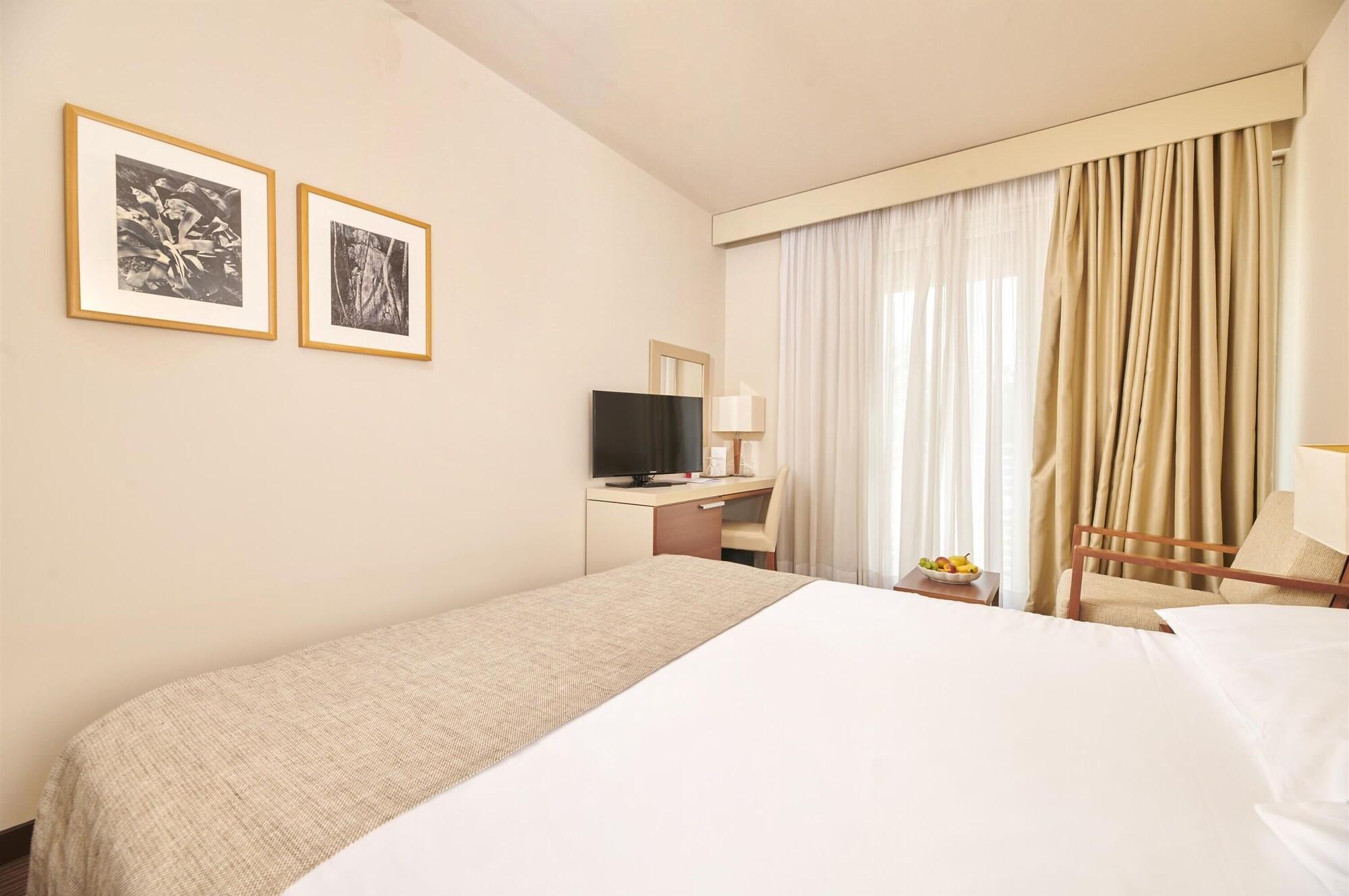Hotel Albatros Plava Laguna Porec Exterior photo